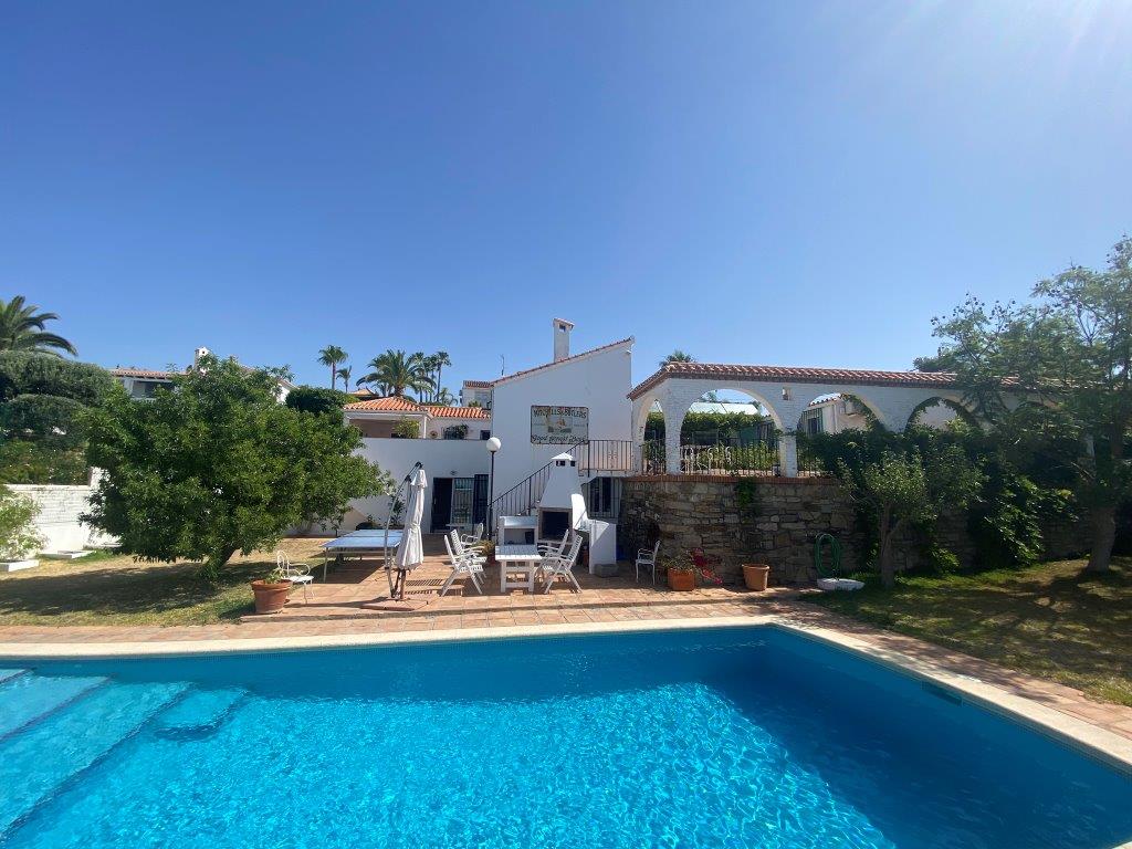4 bedroom villa with fastastic sea views in Estepona east