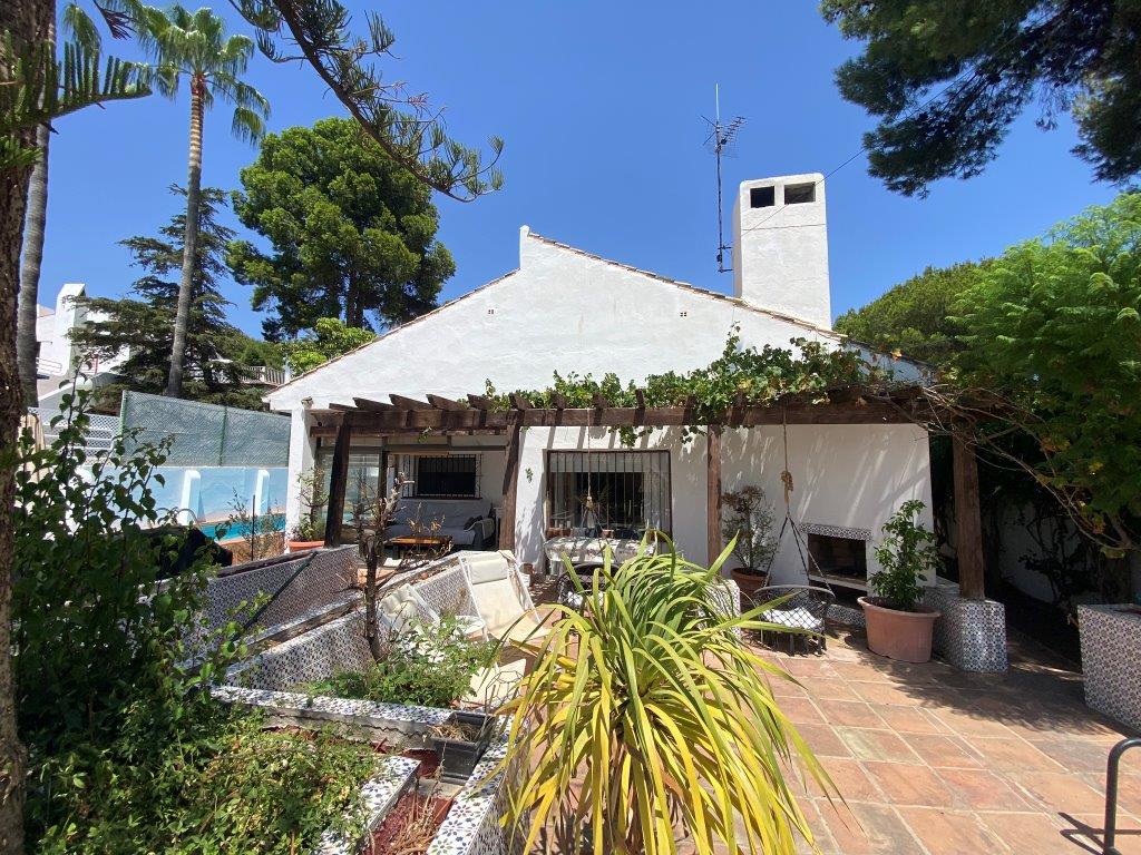 5 bedroom villa to refurbish - Estepona west